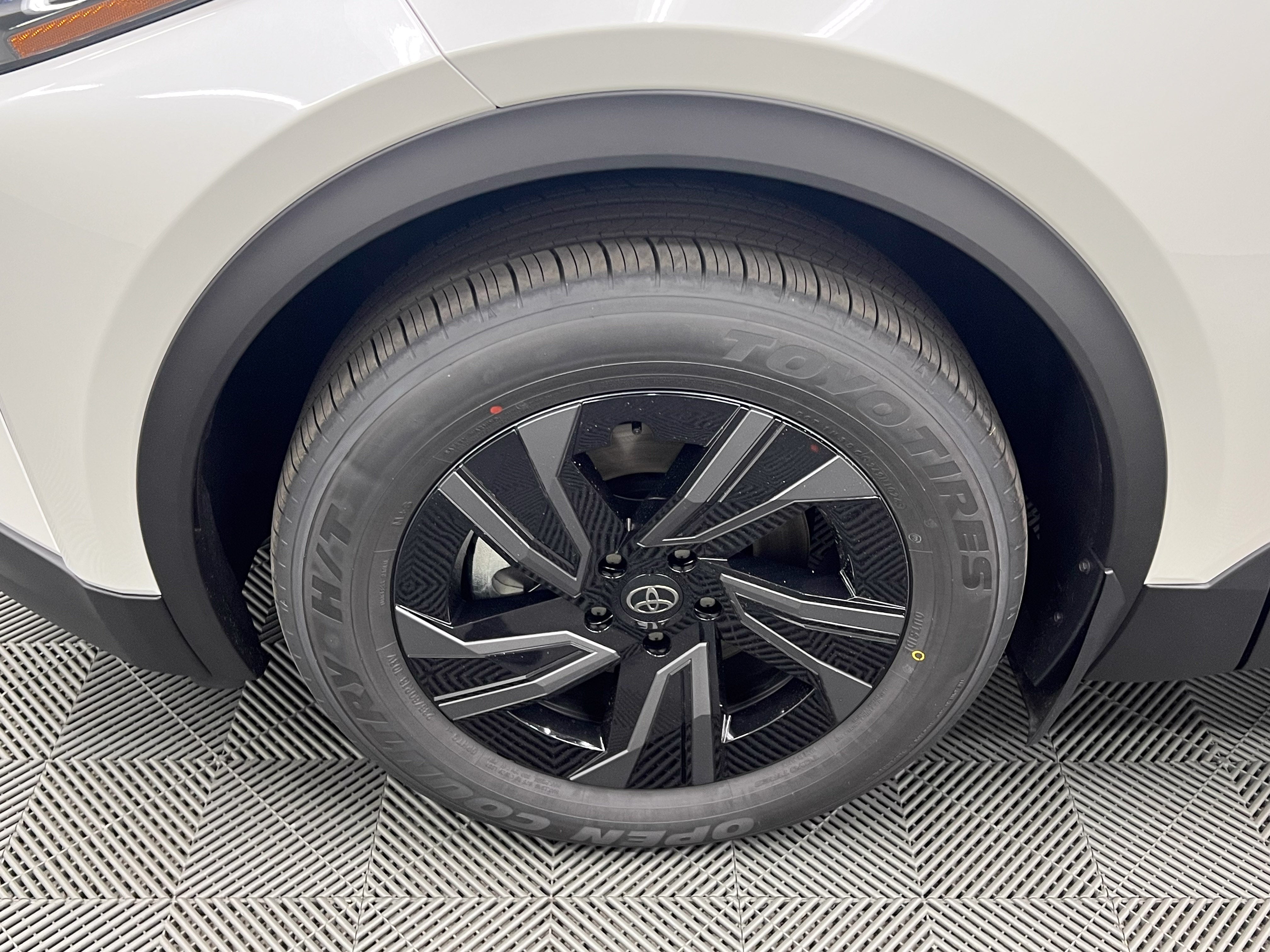 2026 Toyota C-HR SE