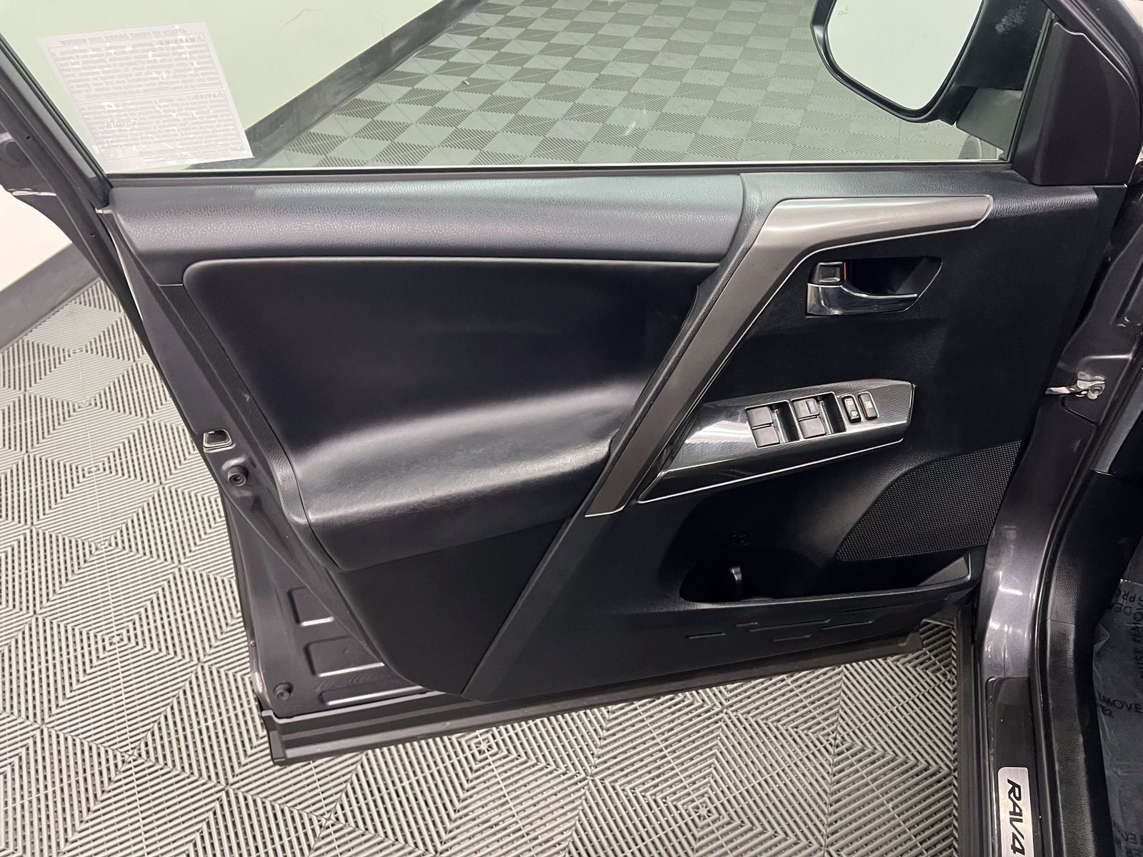 2018 Toyota RAV4 SE