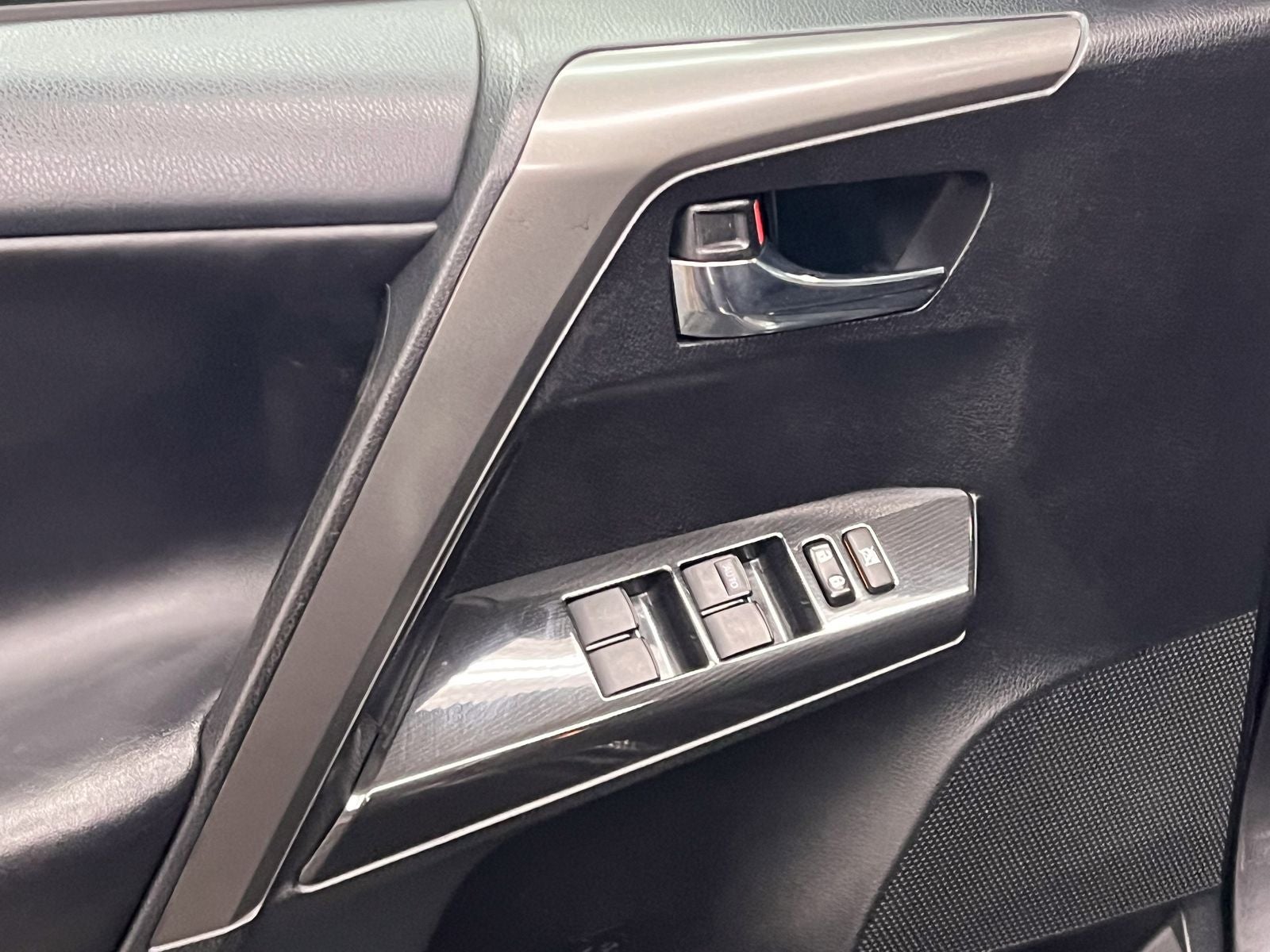 2018 Toyota RAV4 SE