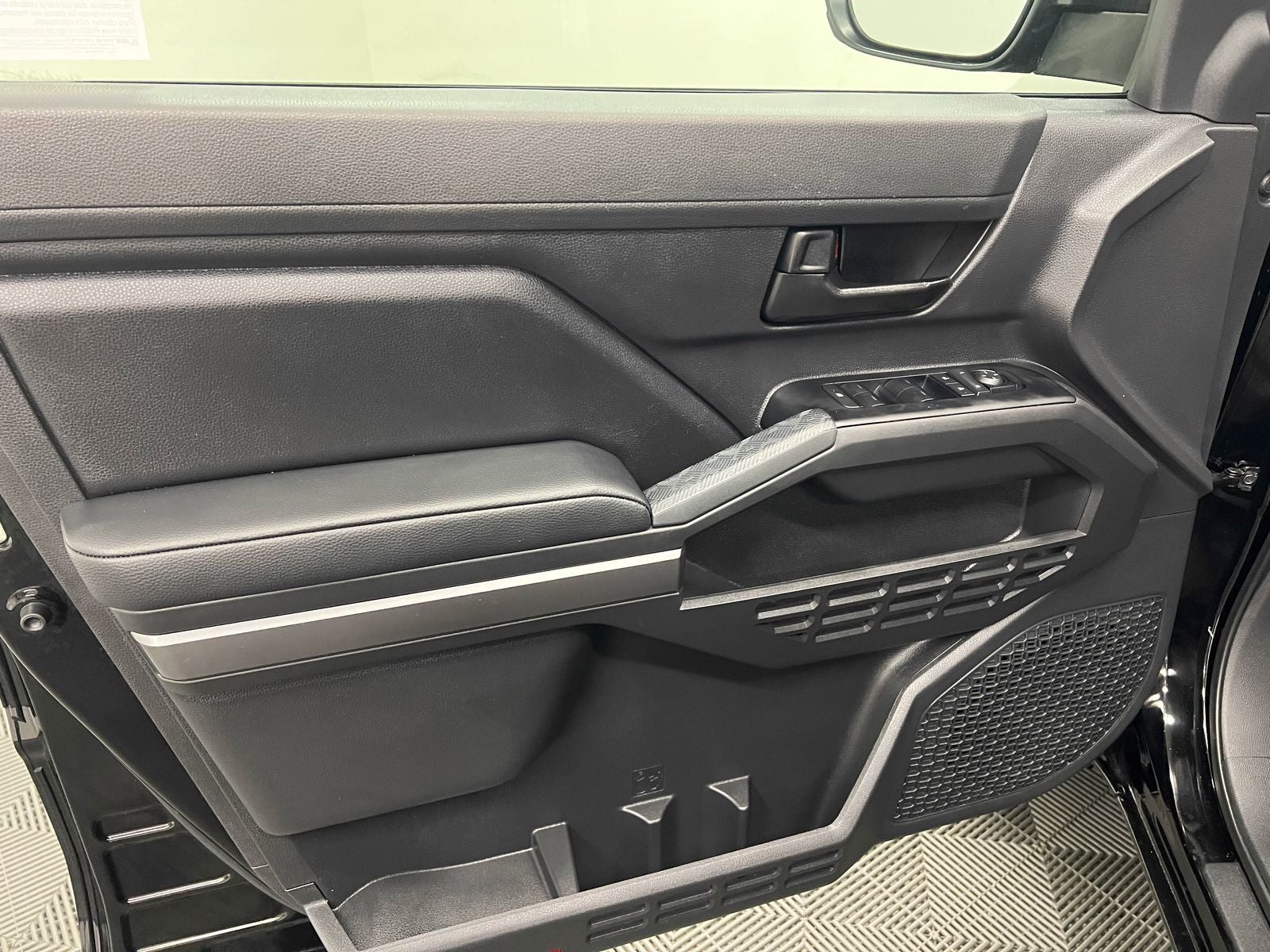 2025 Toyota Tacoma SR5 RWD