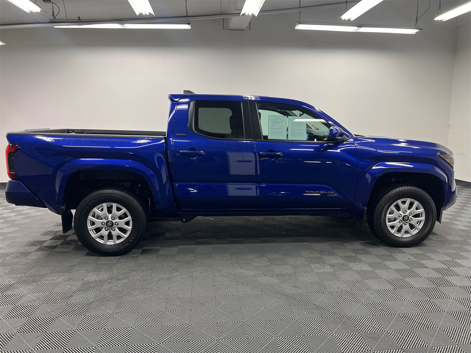 2024 Toyota Tacoma SR5 4WD