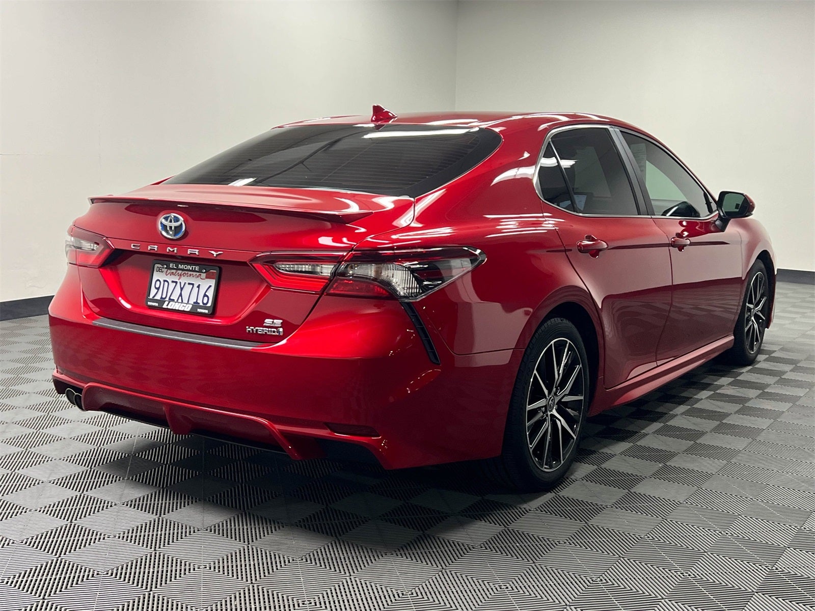 2023 Toyota Camry Hybrid SE