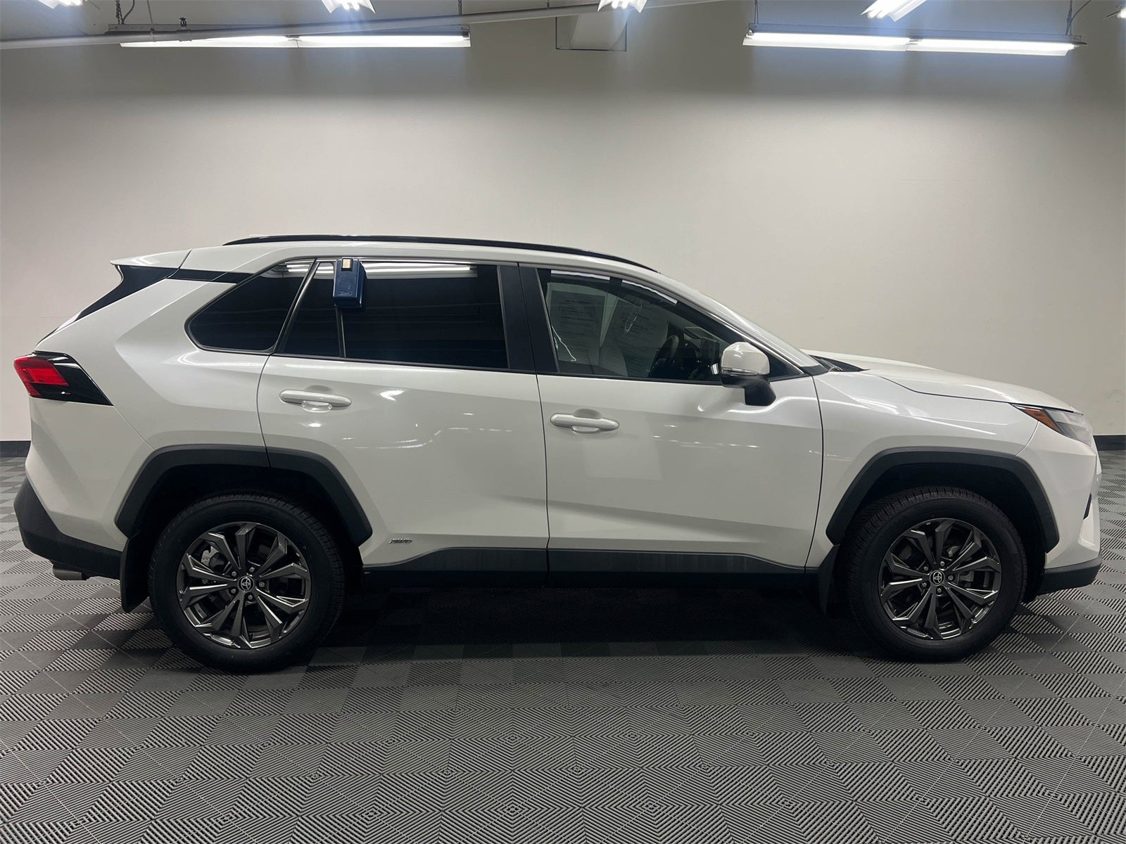 2022 Toyota RAV4 Hybrid XLE Premium