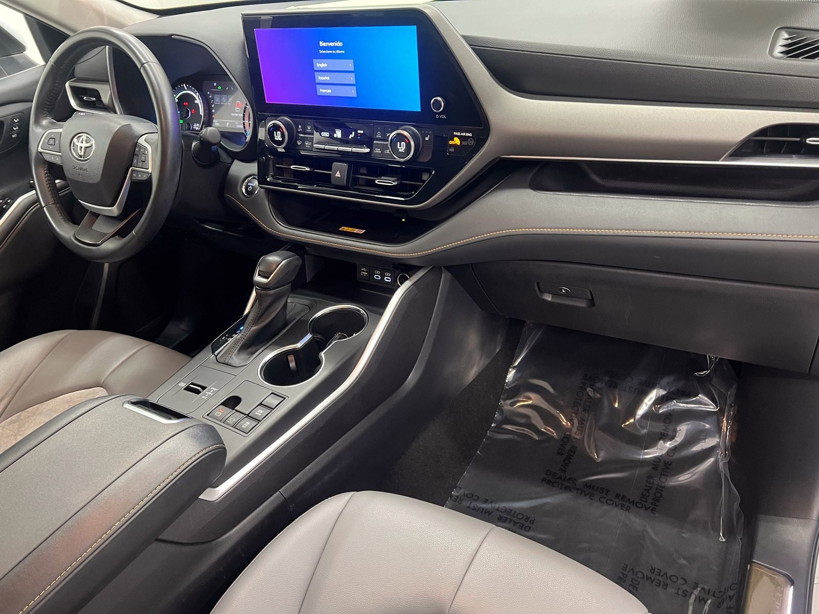 2023 Toyota Highlander Hybrid Bronze Edition