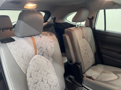 2023 Toyota Highlander Hybrid Bronze Edition