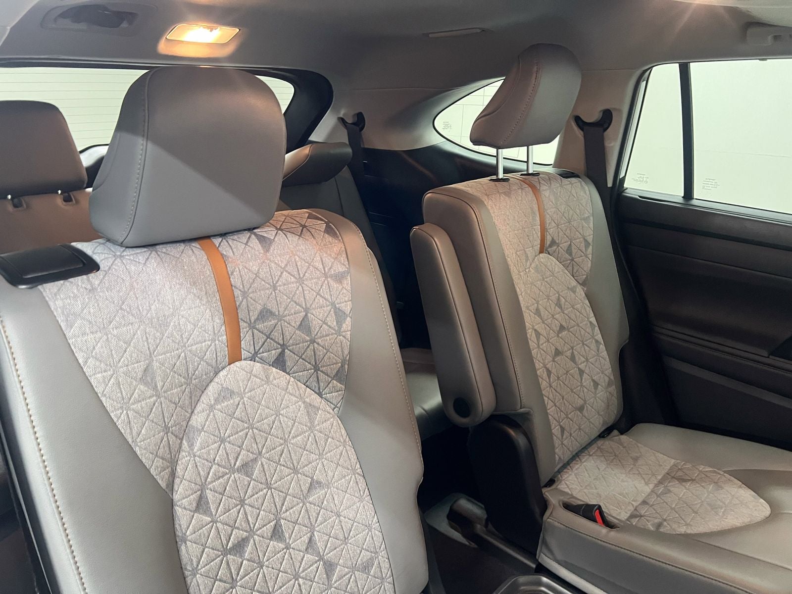 2023 Toyota Highlander Hybrid Bronze Edition