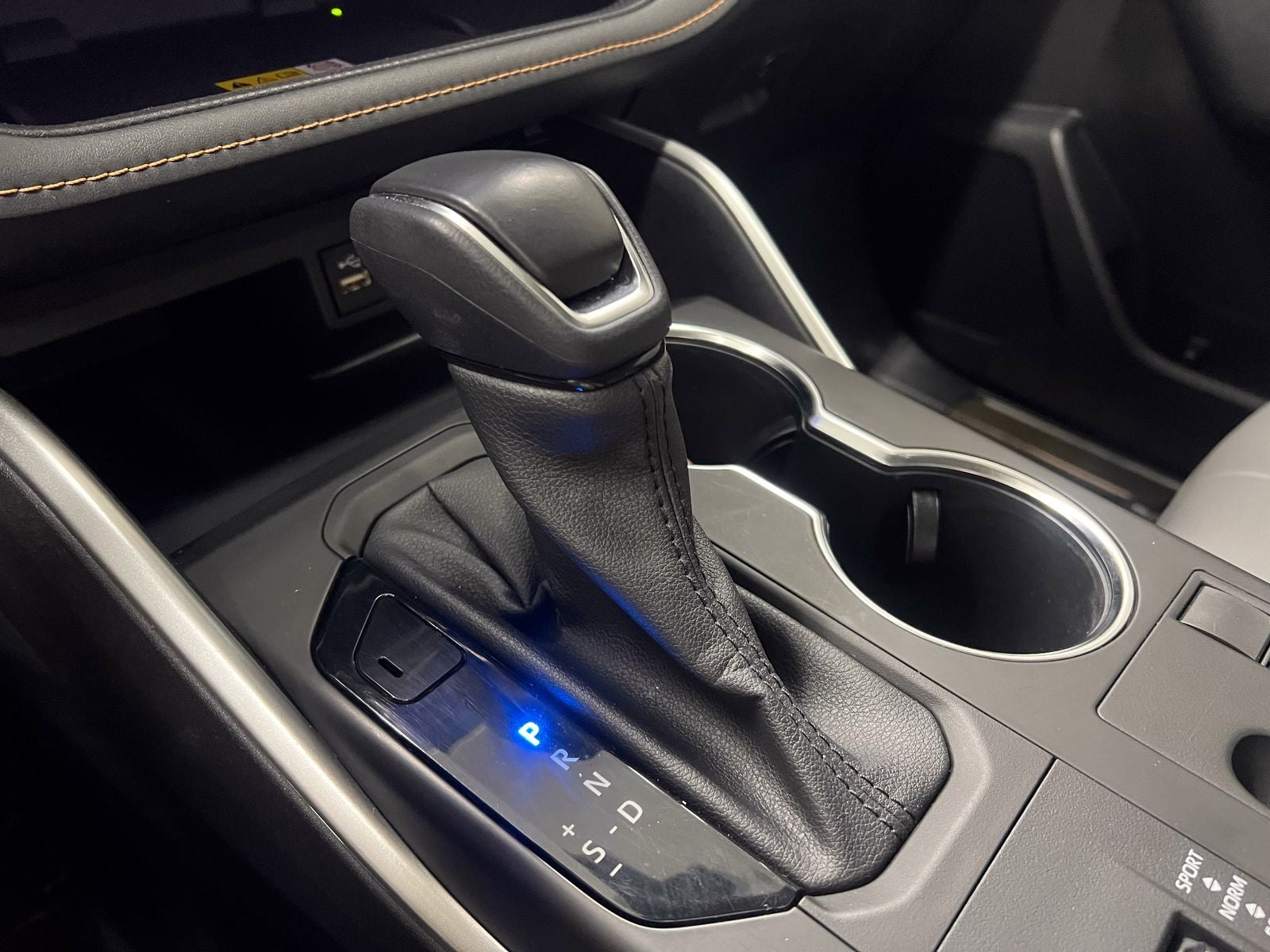 2023 Toyota Highlander Hybrid Bronze Edition