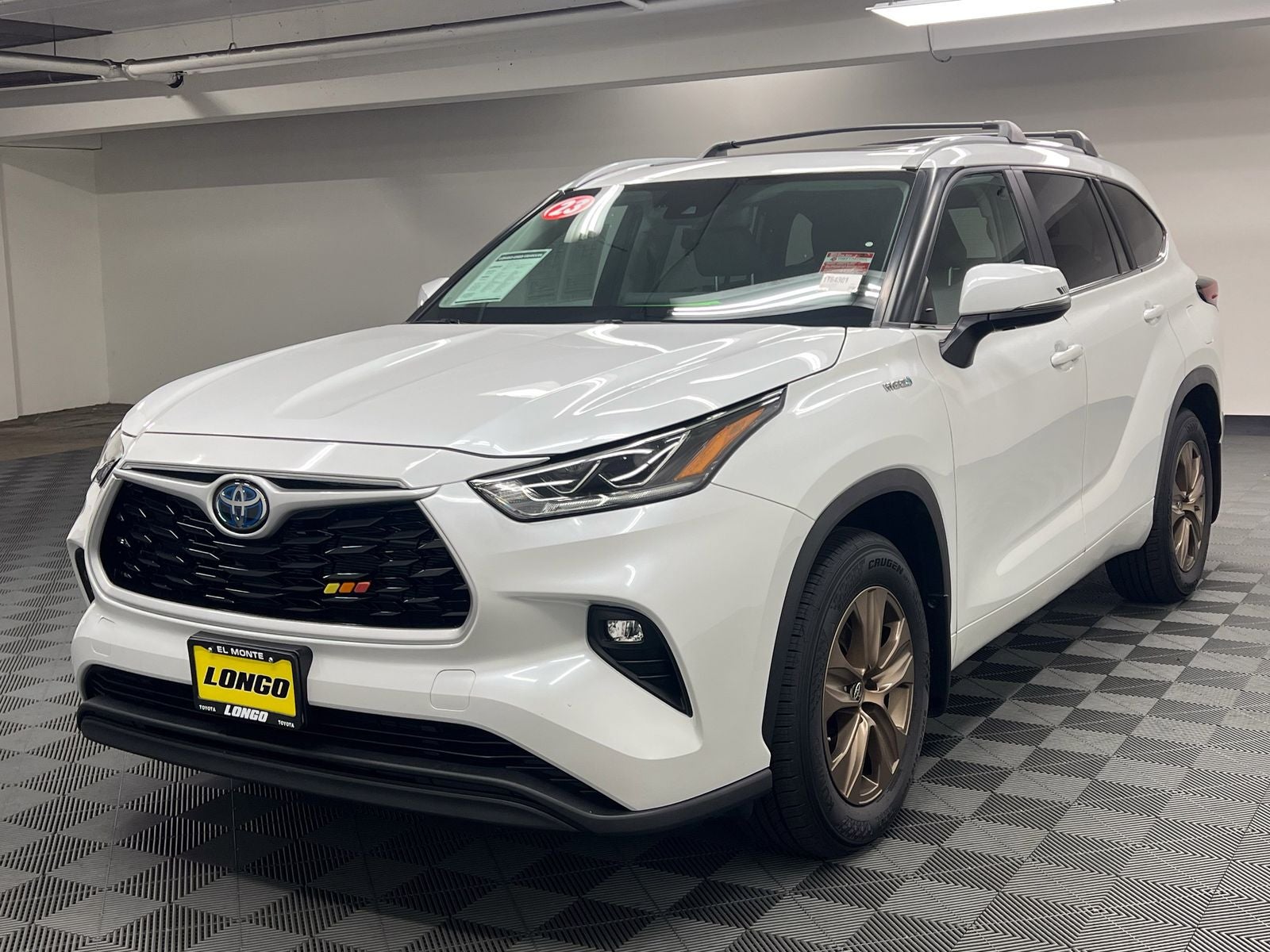 2023 Toyota Highlander Hybrid Bronze Edition