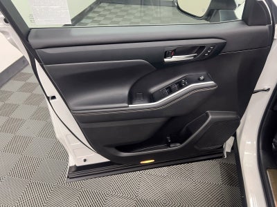 2023 Toyota Highlander Hybrid Bronze Edition