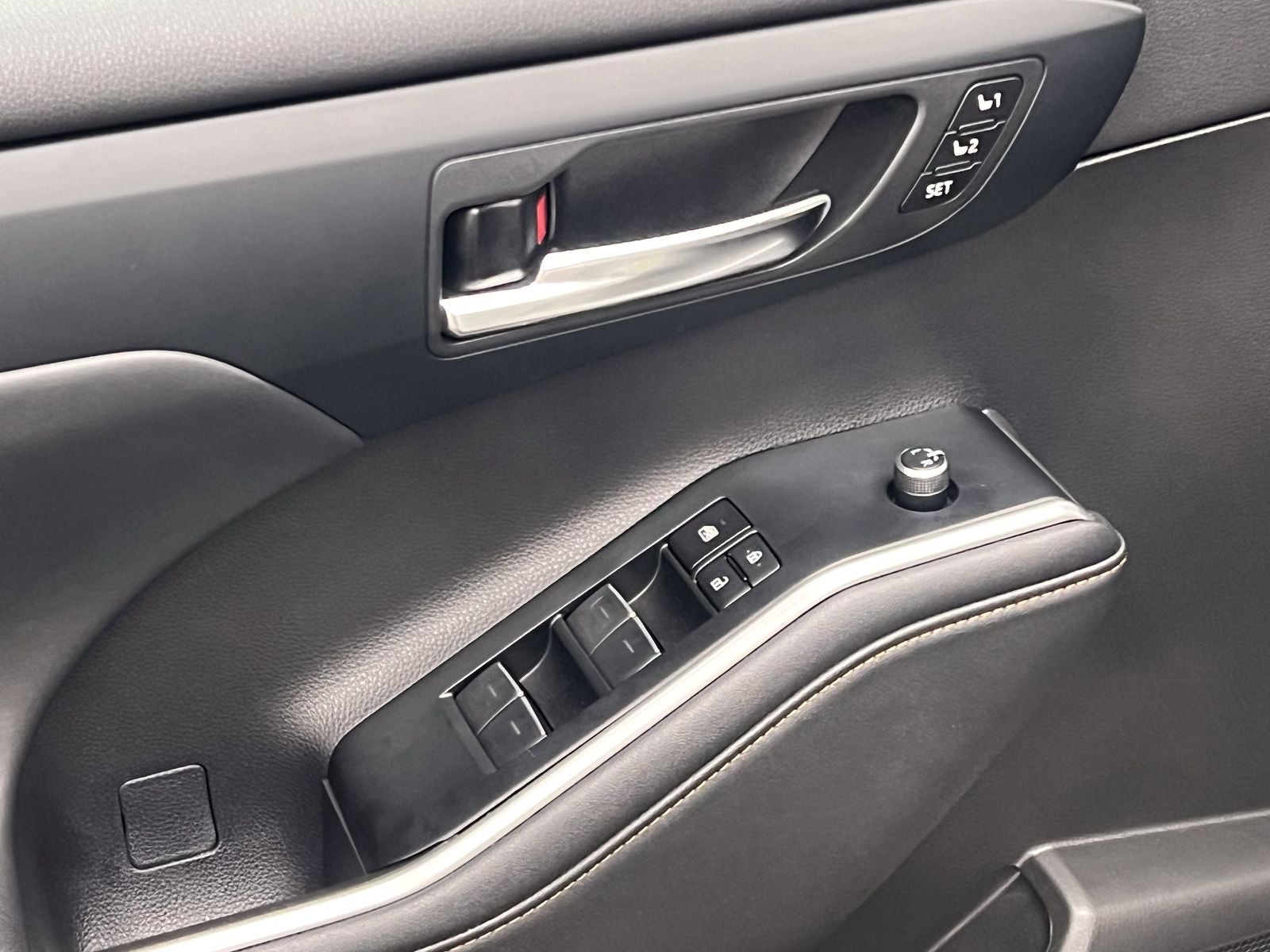 2023 Toyota Highlander Hybrid Bronze Edition