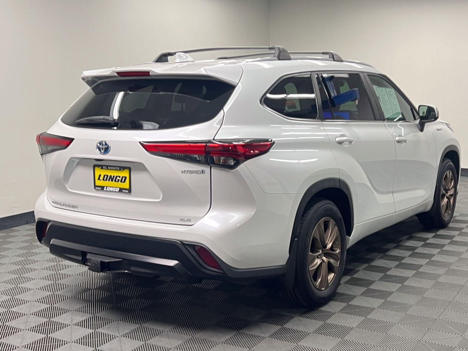 2023 Toyota Highlander Hybrid Bronze Edition