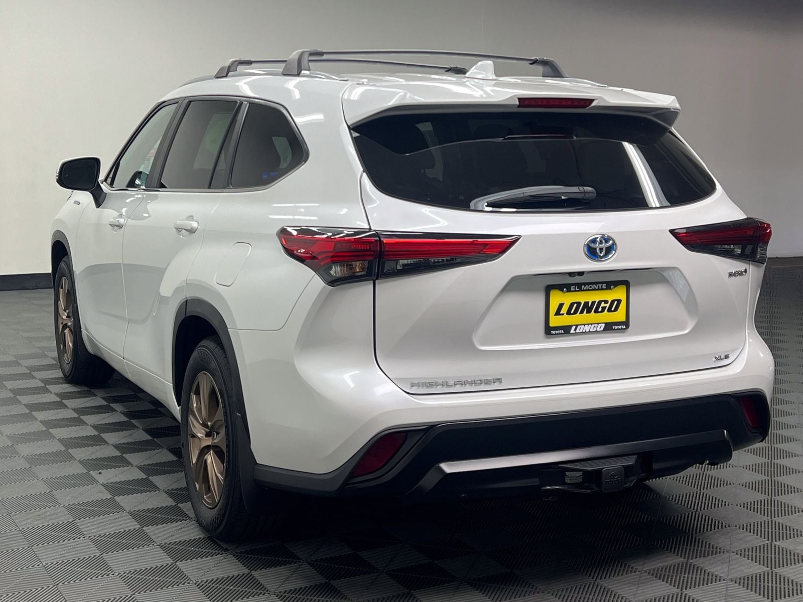 2023 Toyota Highlander Hybrid Bronze Edition