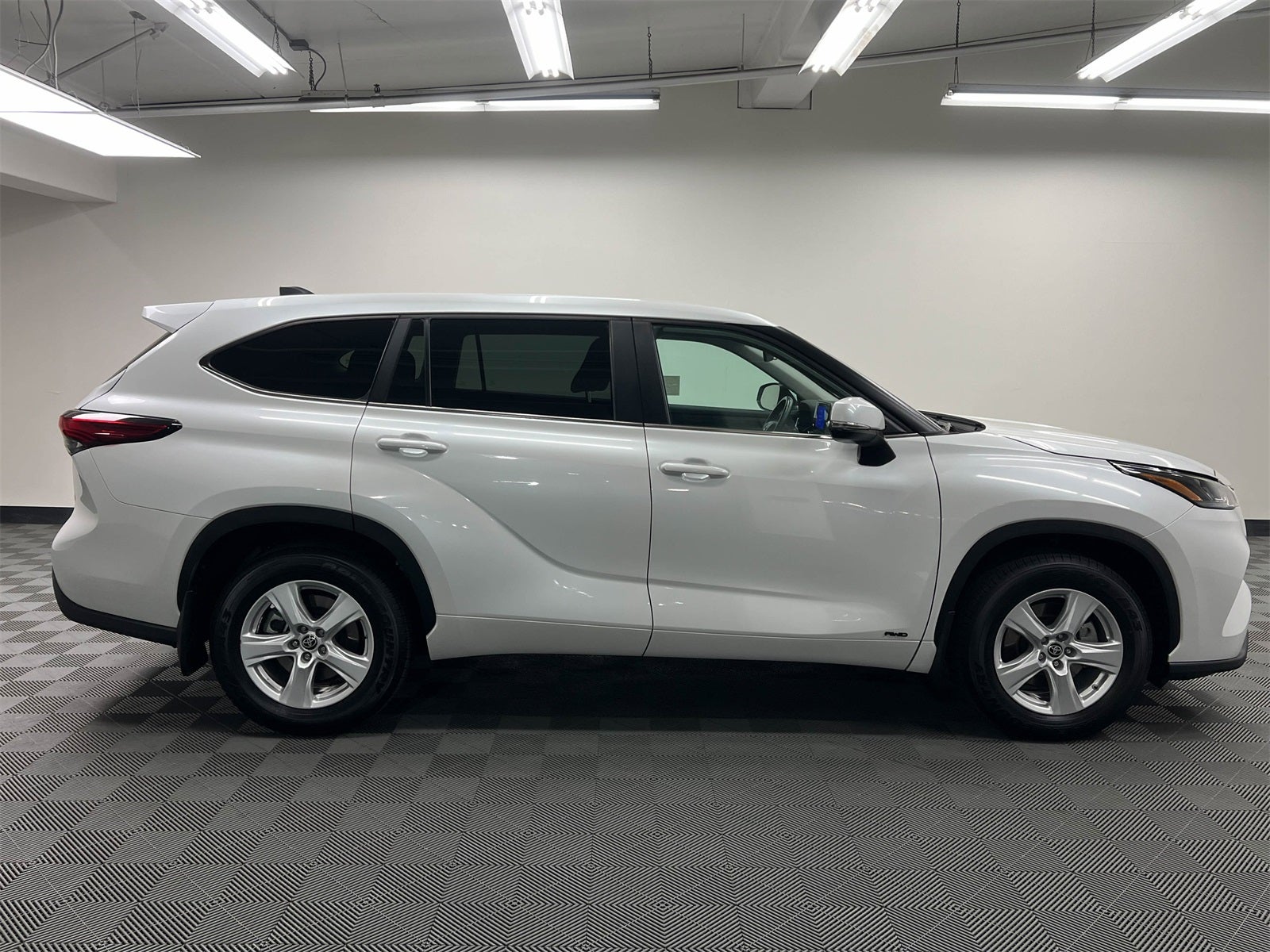 2023 Toyota Highlander Hybrid LE