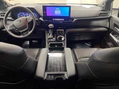 2025 Toyota Sienna Woodland Edition 7 Passenger