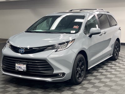 2025 Toyota Sienna Woodland Edition 7 Passenger