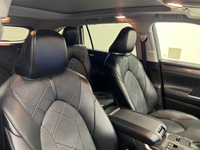 2023 Toyota Highlander Hybrid Platinum