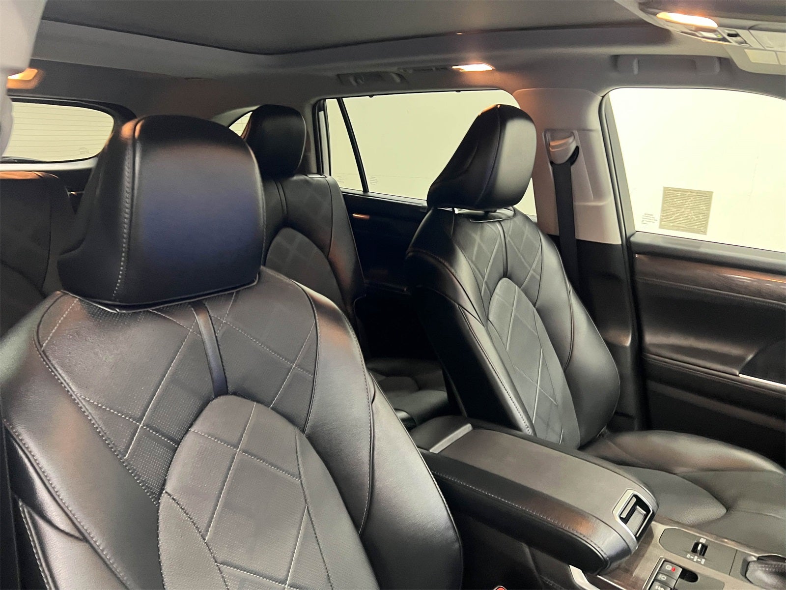 2023 Toyota Highlander Hybrid Platinum