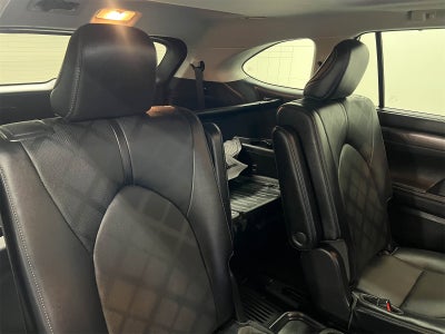 2023 Toyota Highlander Hybrid Platinum