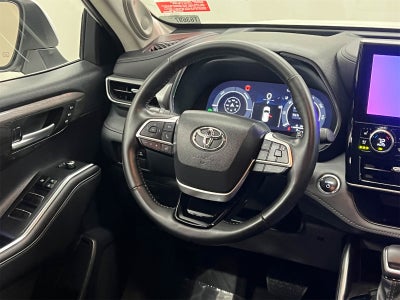 2023 Toyota Highlander Hybrid Platinum