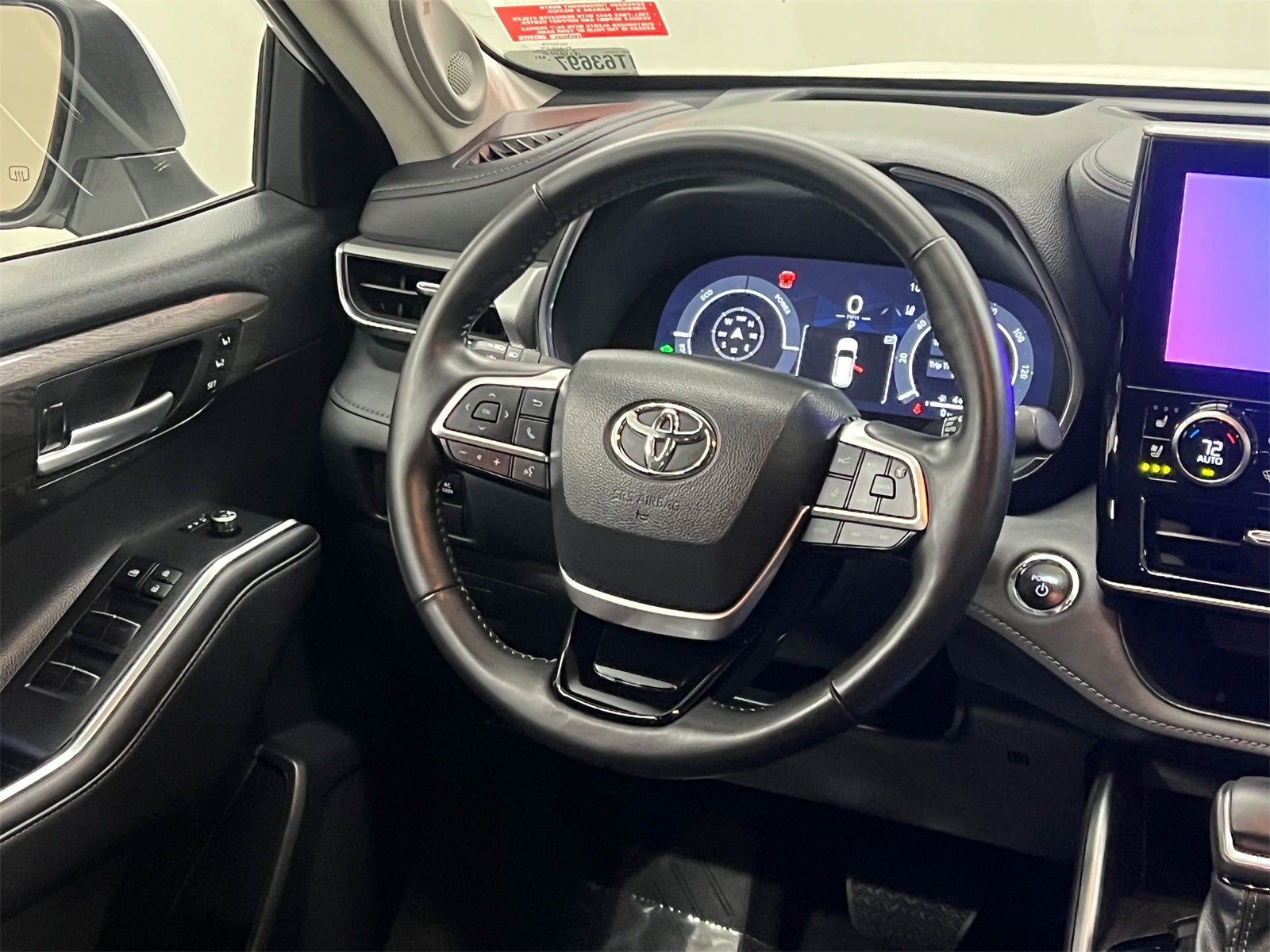 2023 Toyota Highlander Hybrid Platinum