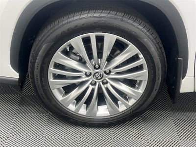 2023 Toyota Highlander Hybrid Platinum