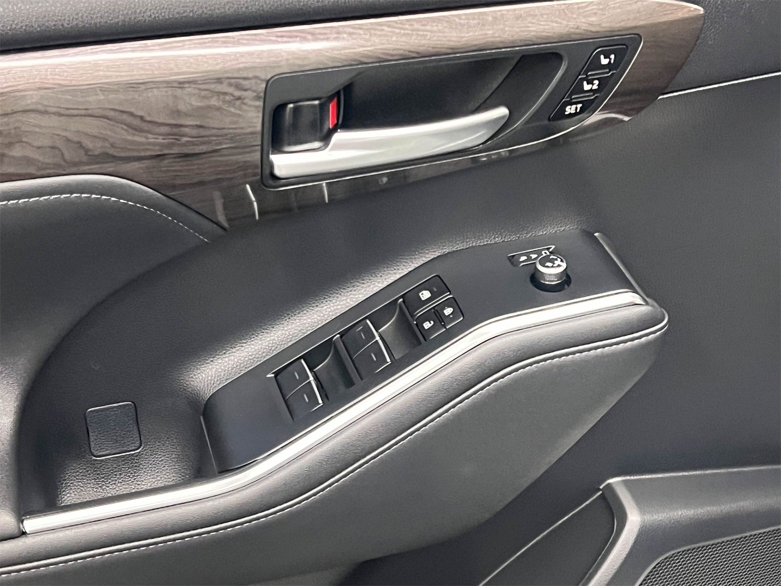 2023 Toyota Highlander Hybrid Platinum