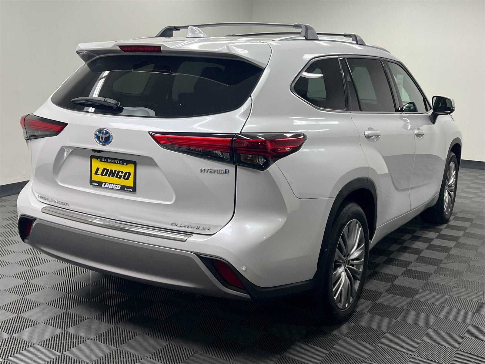 2023 Toyota Highlander Hybrid Platinum