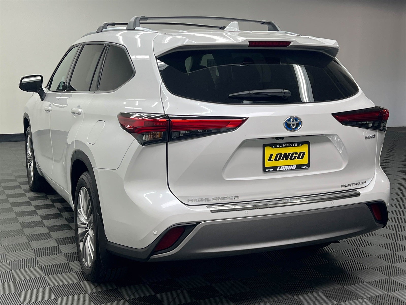 2023 Toyota Highlander Hybrid Platinum