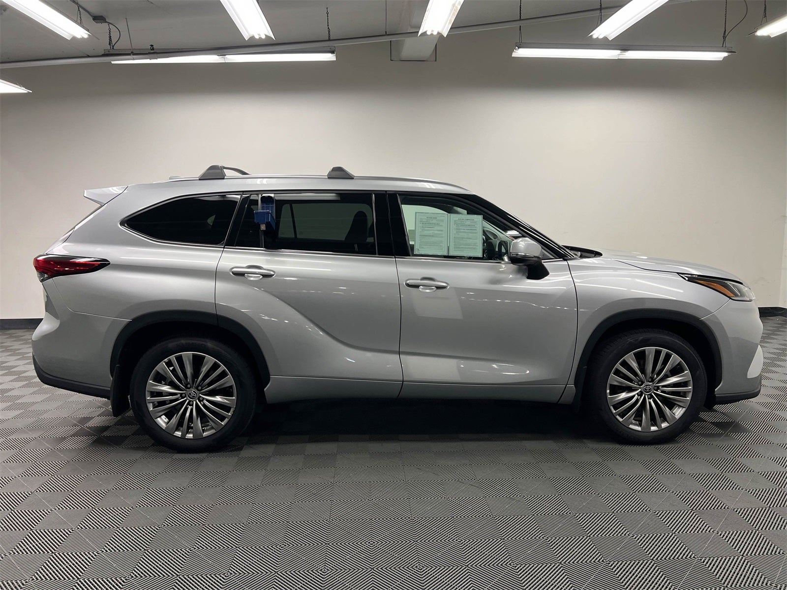 2022 Toyota Highlander Platinum