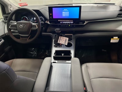 2025 Toyota Sienna XLE