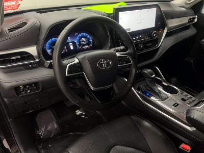 2023 Toyota Highlander Platinum