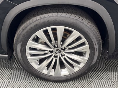 2023 Toyota Highlander Platinum