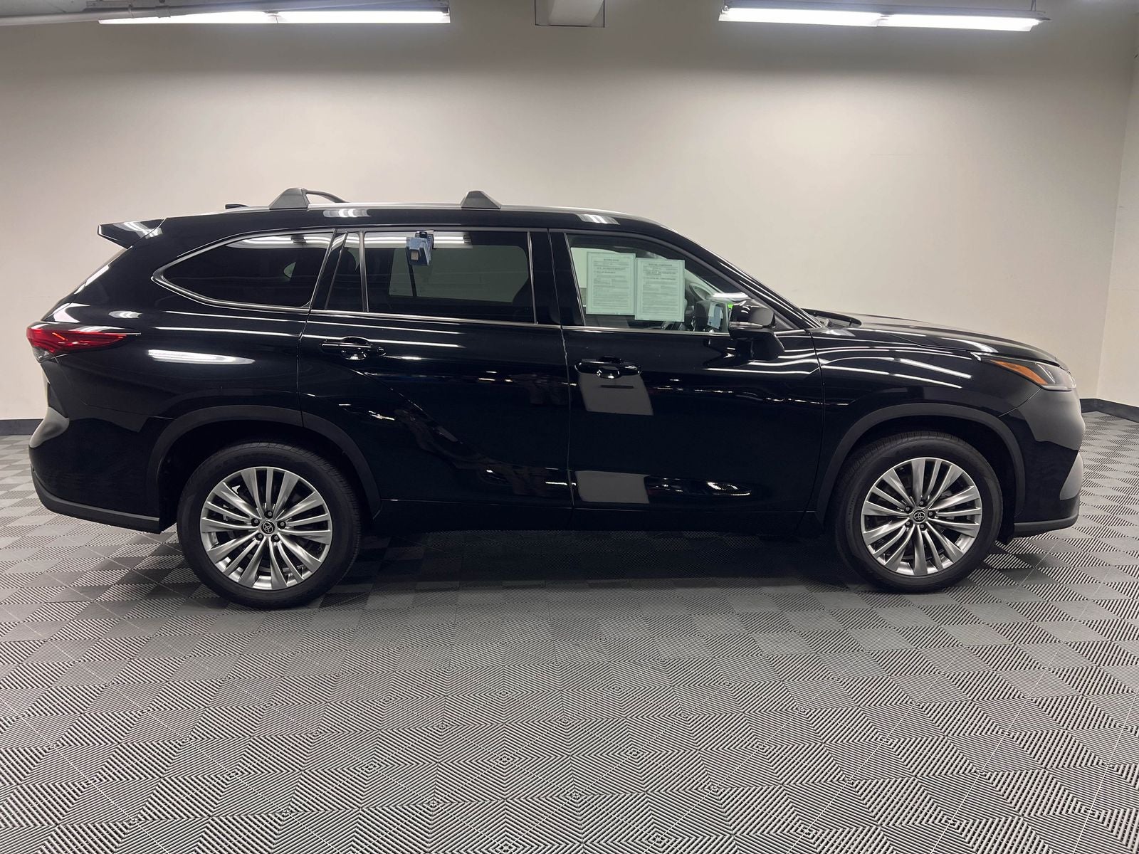 2023 Toyota Highlander Platinum