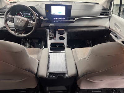 2026 Toyota Sienna LE 8 Passenger