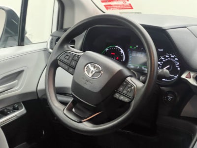 2026 Toyota Sienna LE 8 Passenger