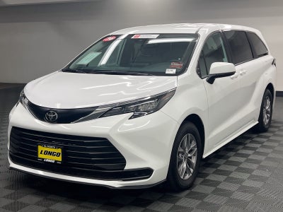 2026 Toyota Sienna LE 8 Passenger