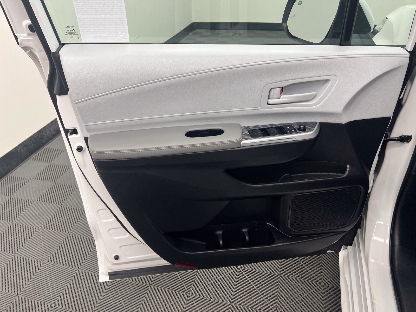 2026 Toyota Sienna LE 8 Passenger