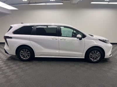 2026 Toyota Sienna LE 8 Passenger