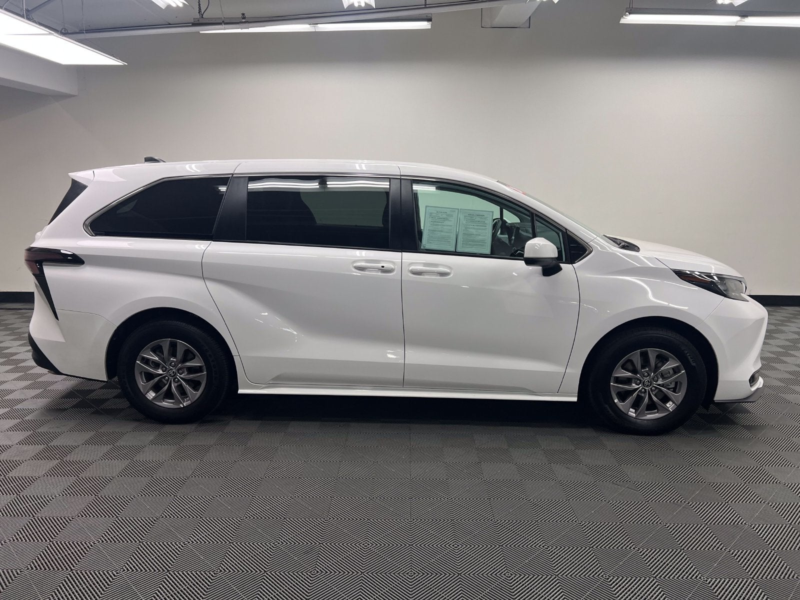 2026 Toyota Sienna LE 8 Passenger