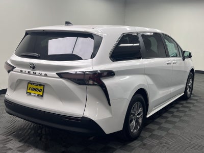 2026 Toyota Sienna LE 8 Passenger