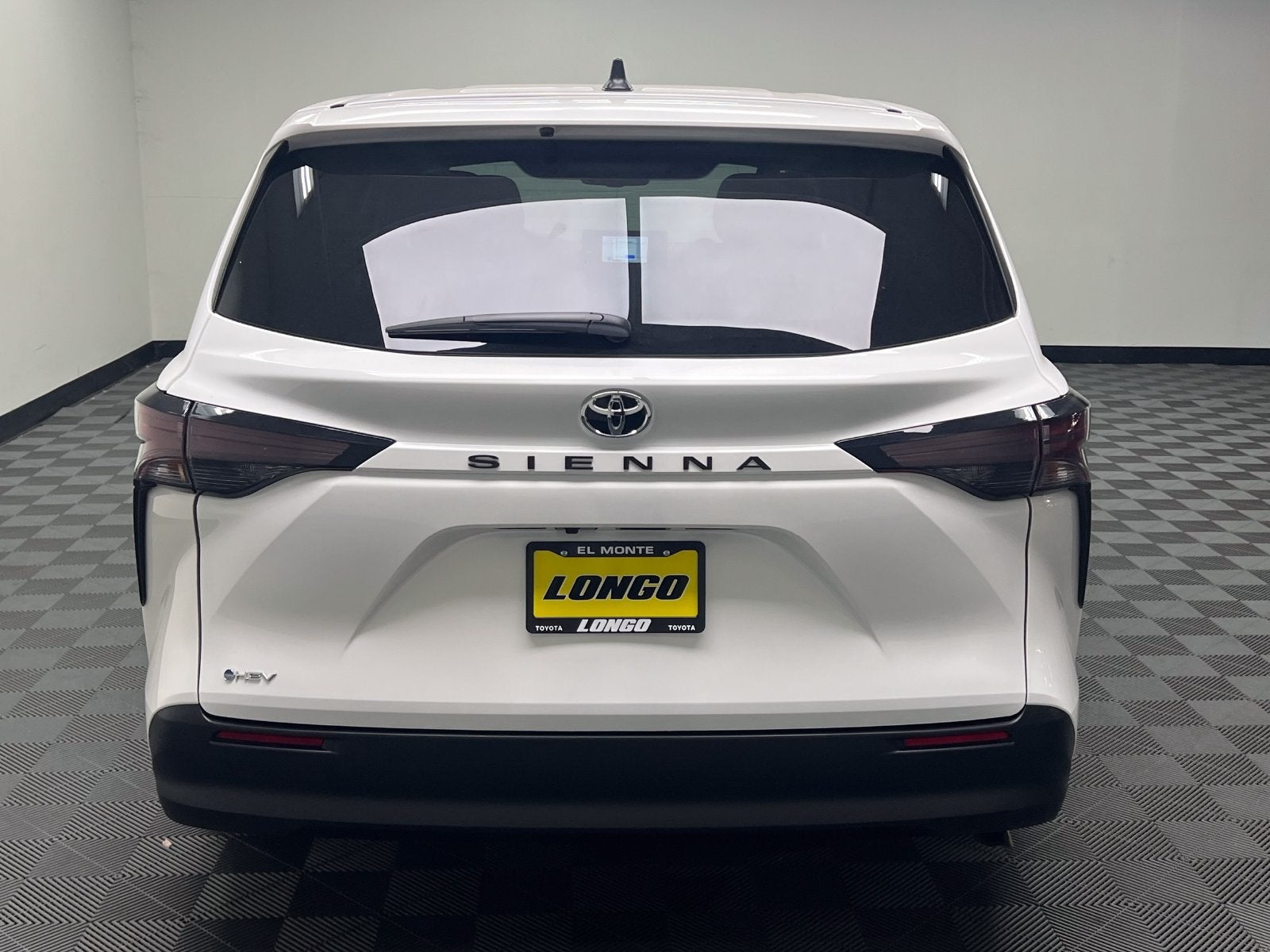2026 Toyota Sienna LE 8 Passenger