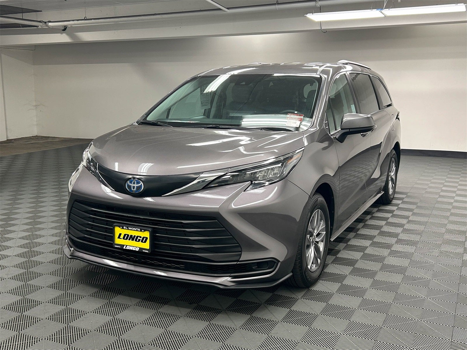 2024 Toyota Sienna LE 8 Passenger