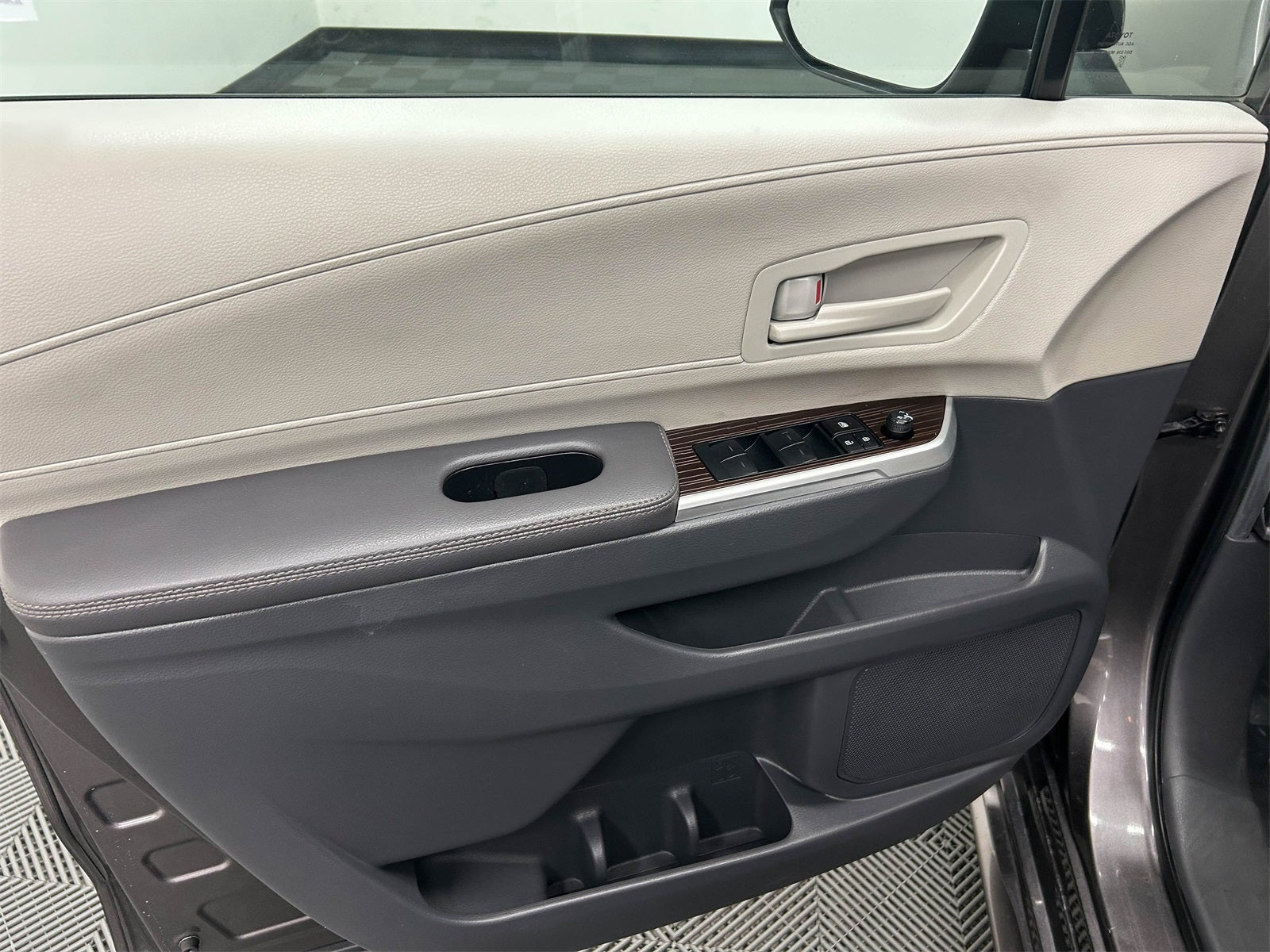 2024 Toyota Sienna LE 8 Passenger