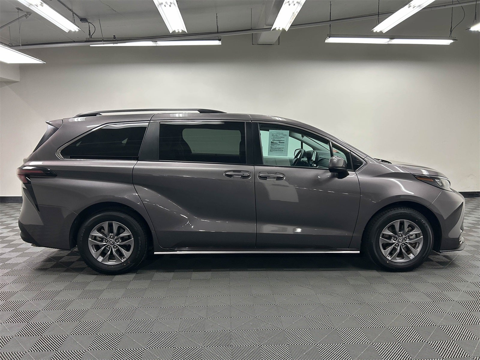 2024 Toyota Sienna LE 8 Passenger