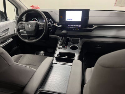 2026 Toyota Sienna LE 8 Passenger