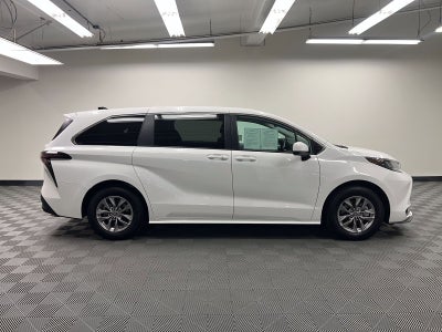 2026 Toyota Sienna LE 8 Passenger