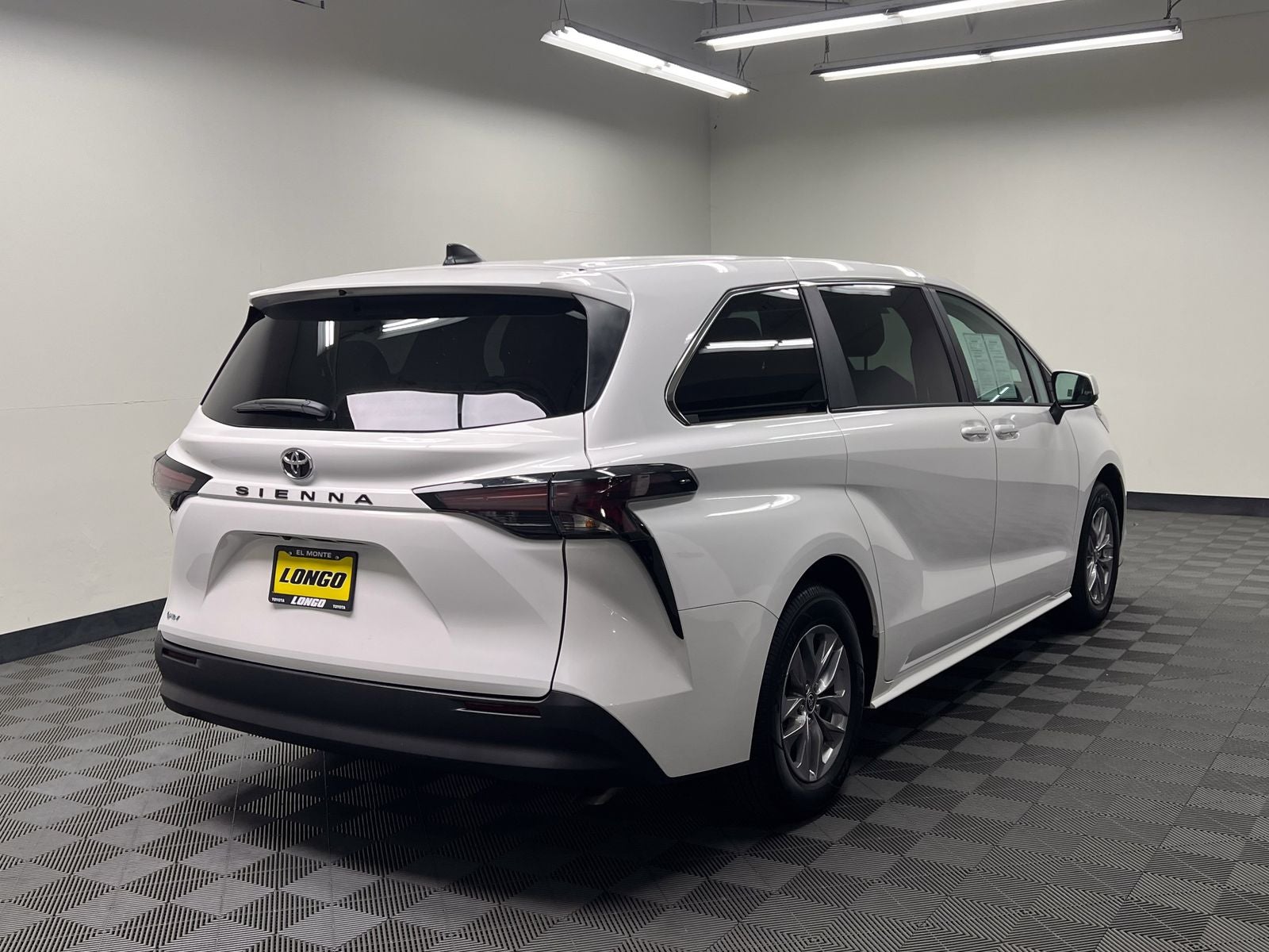 2026 Toyota Sienna LE 8 Passenger