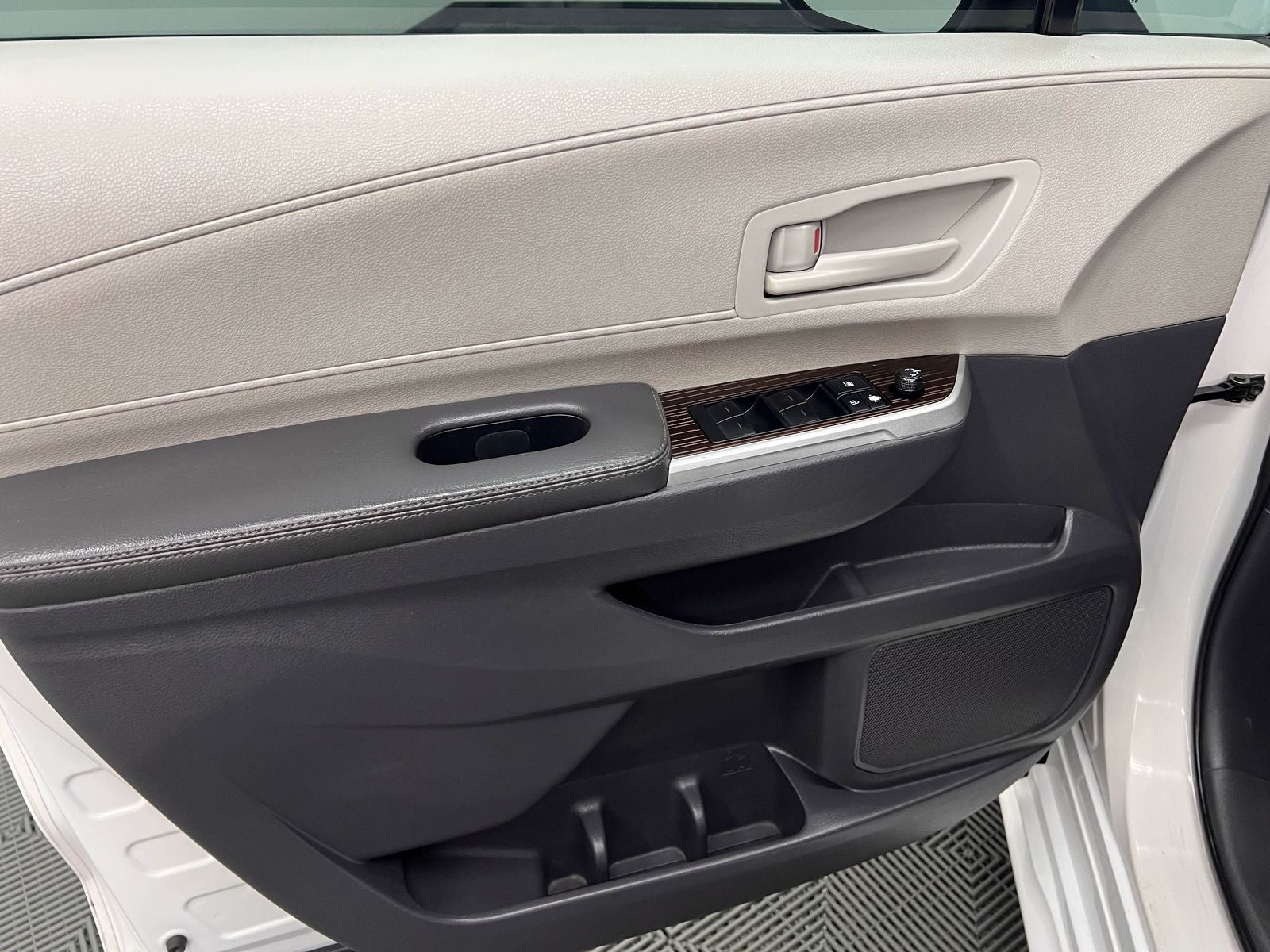 2021 Toyota Sienna LE 8 Passenger