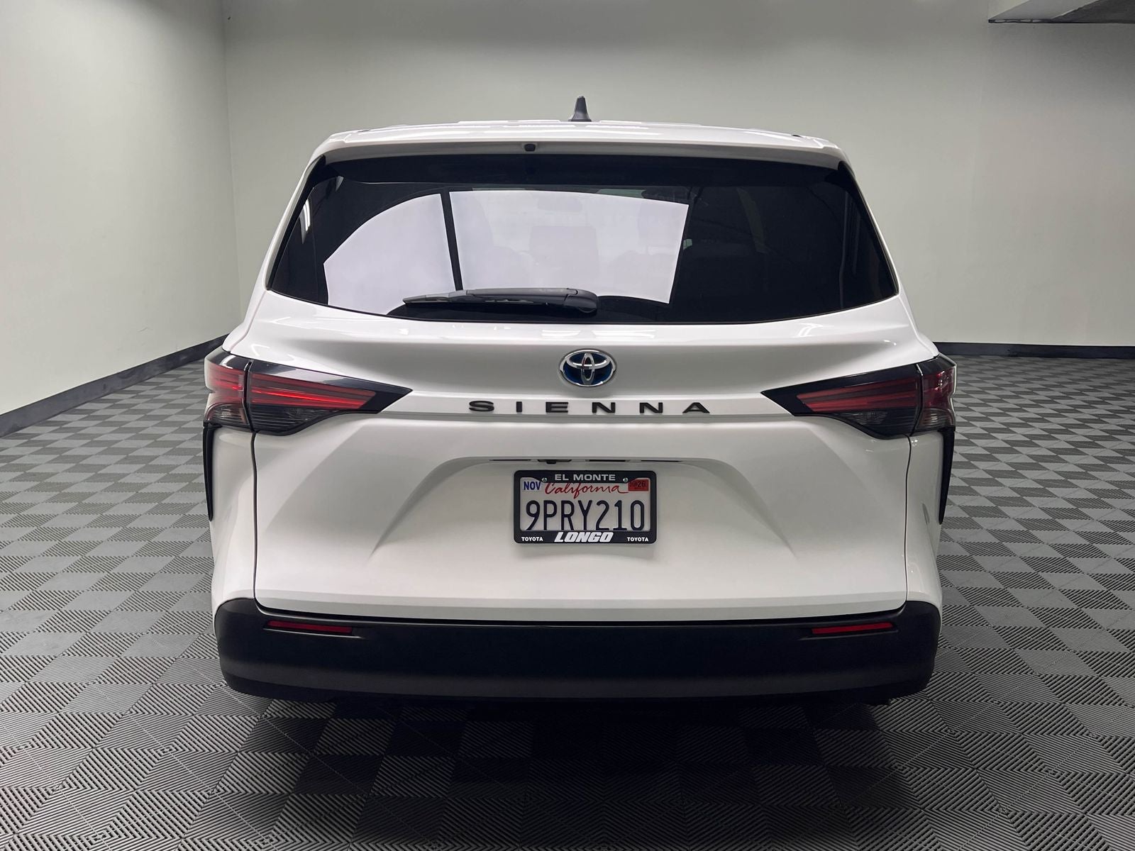 2021 Toyota Sienna LE 8 Passenger