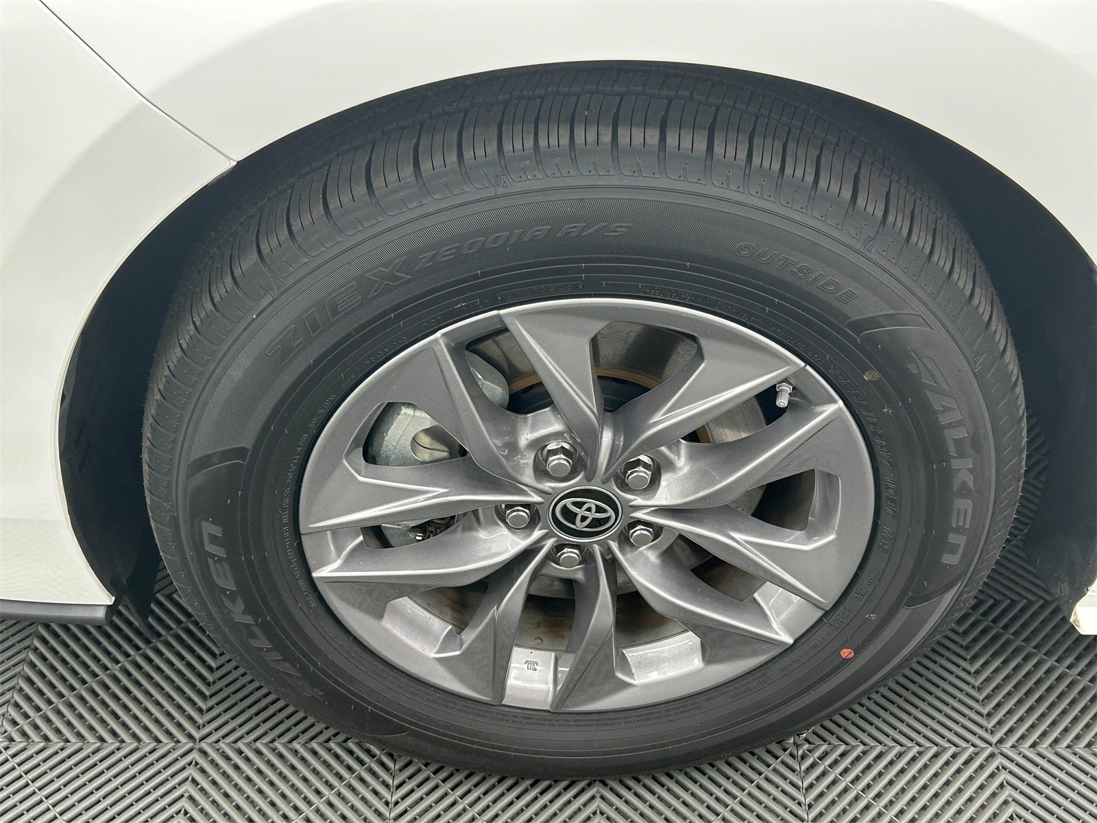 2024 Toyota Sienna LE 8 Passenger